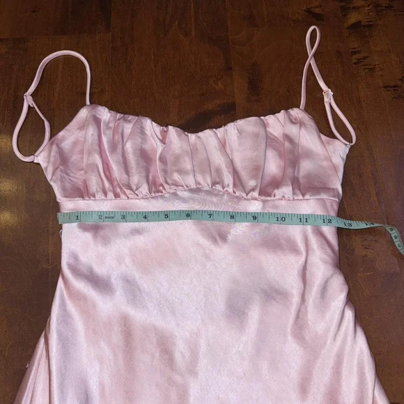 Elegant Pink Satin Gown - Picture 4 of 5